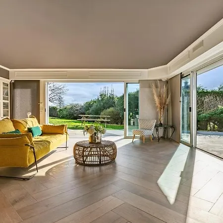 Familiale - Vue Exceptionnelle & Proche De Villa *